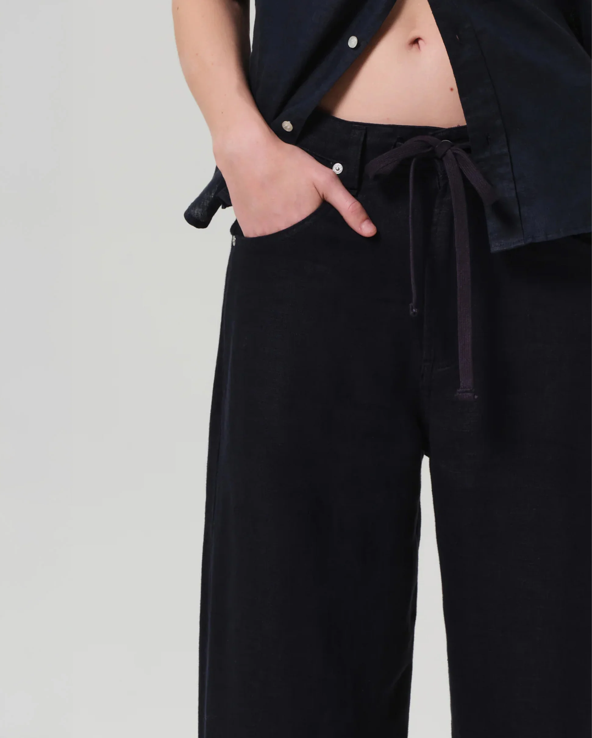 BRYNN DRAWSTRING TROUSER IN LINEN / NAVY - Image 6