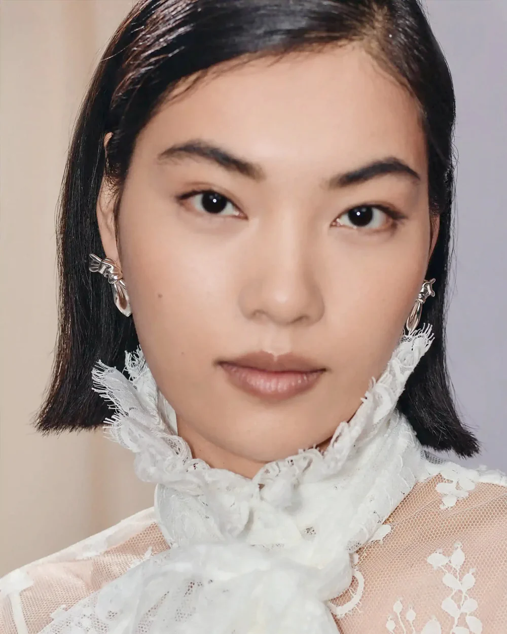 MARK GONG BOW OVERSIZED STUD EARRINGS / SILVER - Image 4