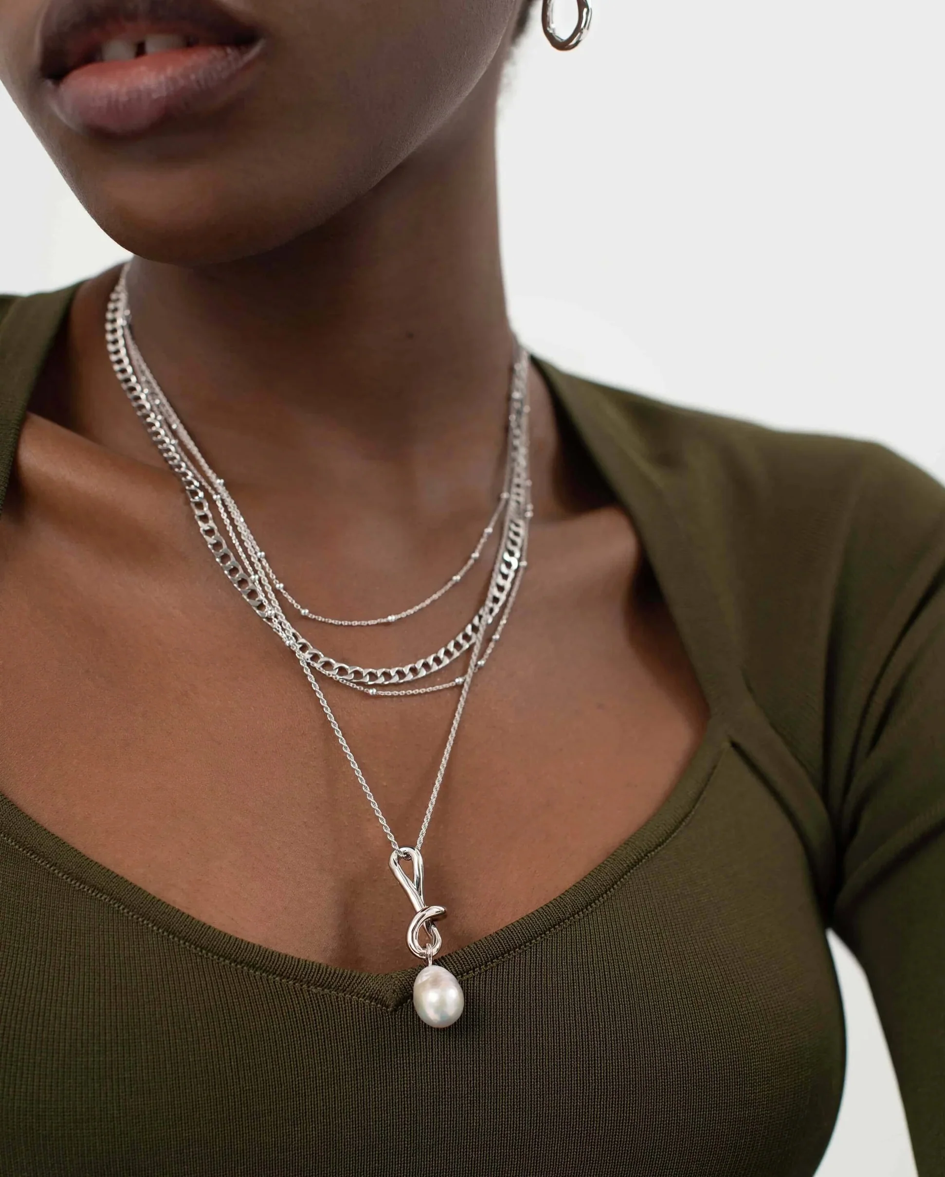 MOLTEN BAROQUE PEARL DROP PENDANT NECKLACE / SILVER - Image 2