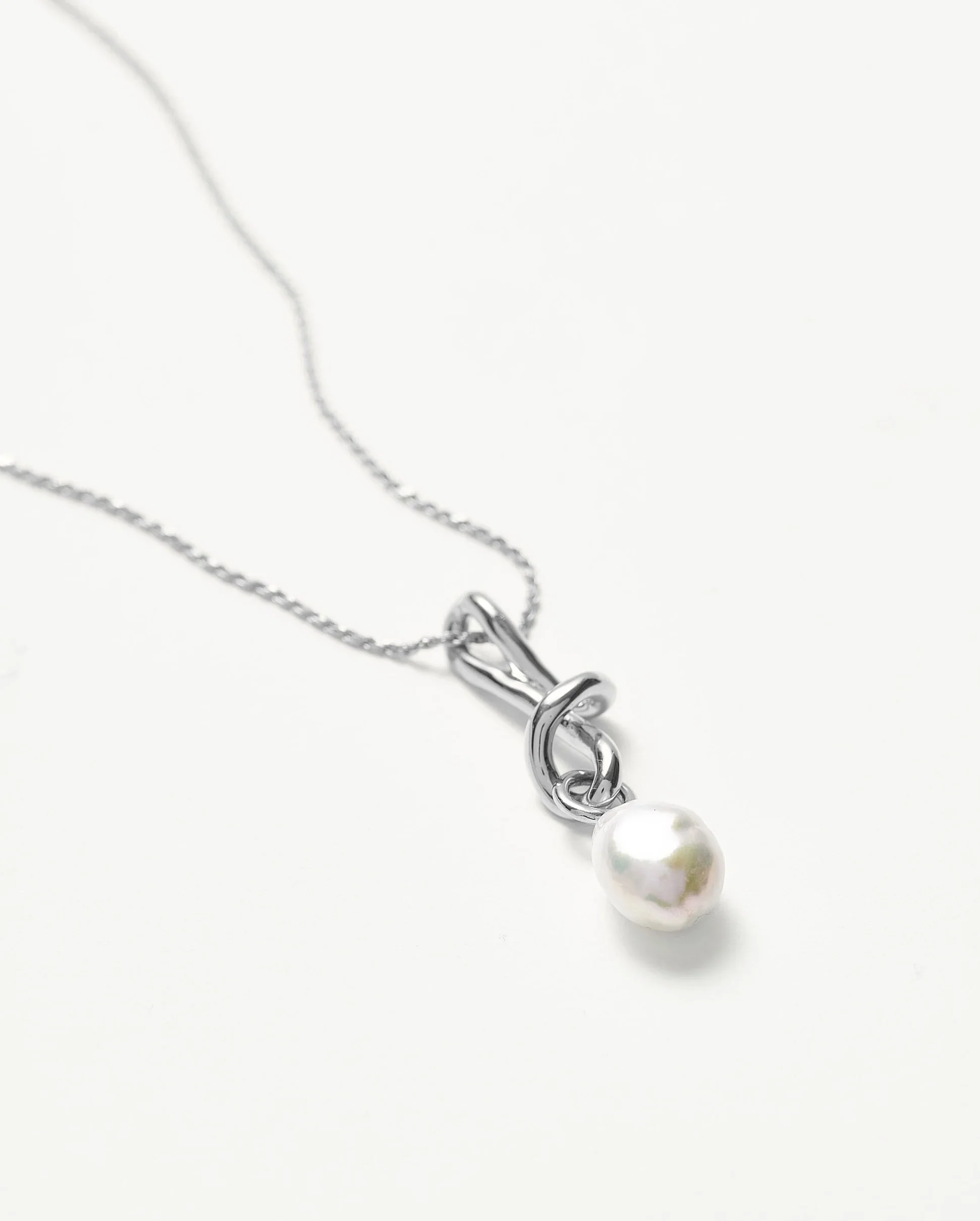 MOLTEN BAROQUE PEARL DROP PENDANT NECKLACE / SILVER - Image 4