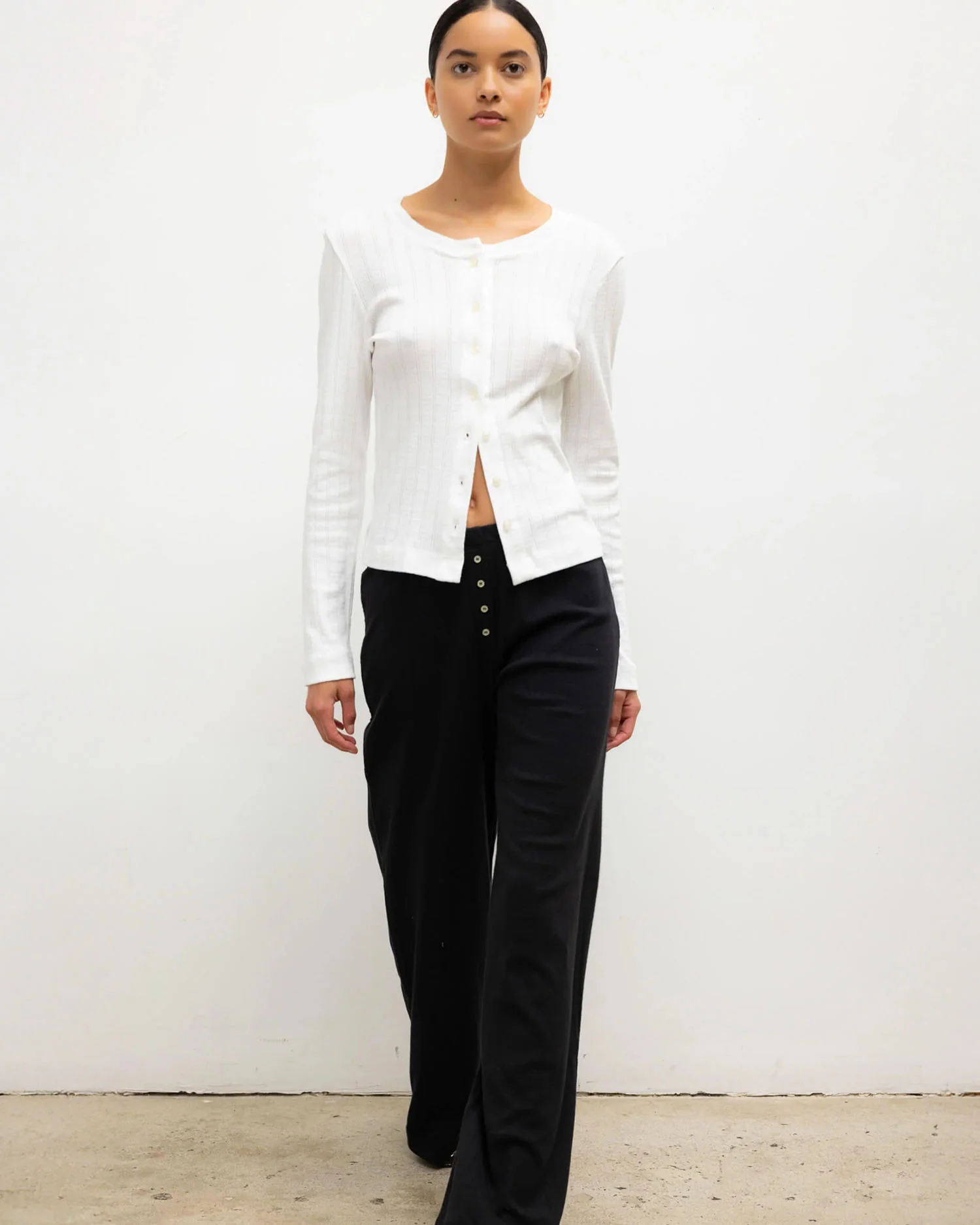 POINTELLE CLASSIC CREW CARDIGAN / WHITE - Image 4