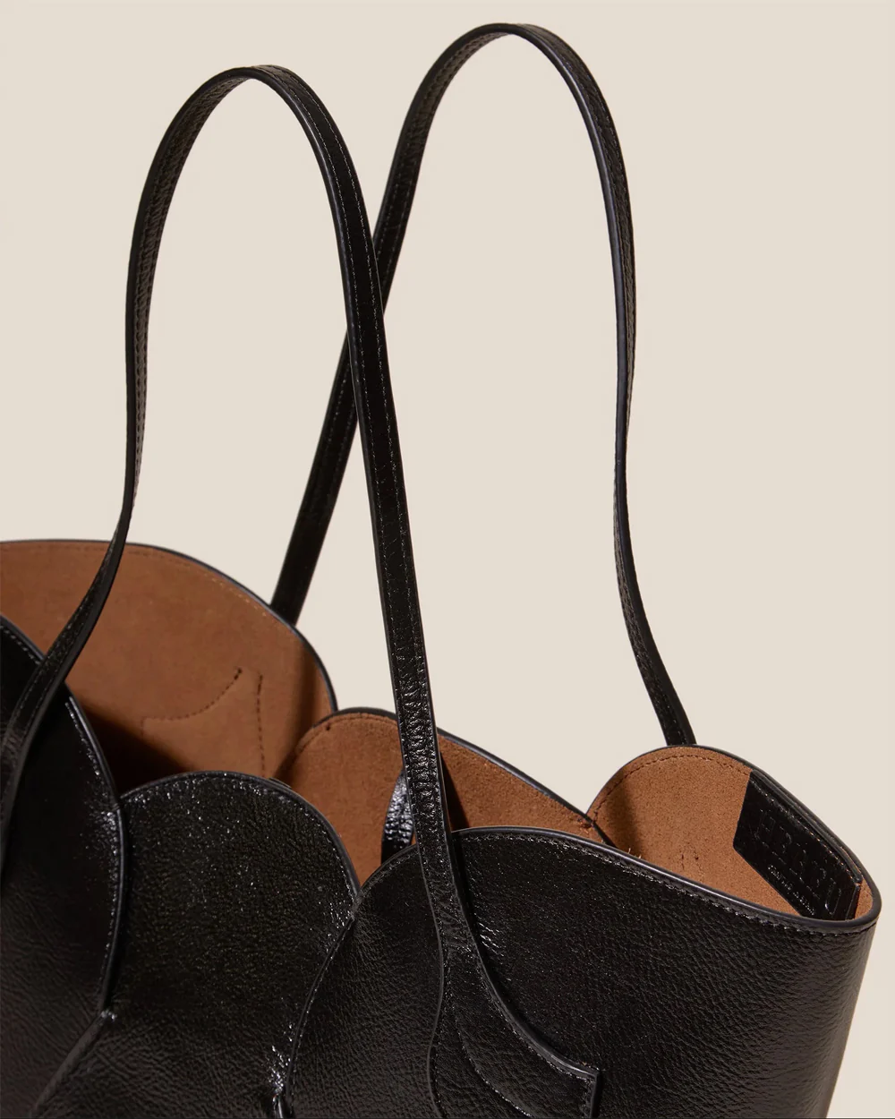 SAPAL S TULIP SHAPED TOTE BAG / BLACK - Image 2