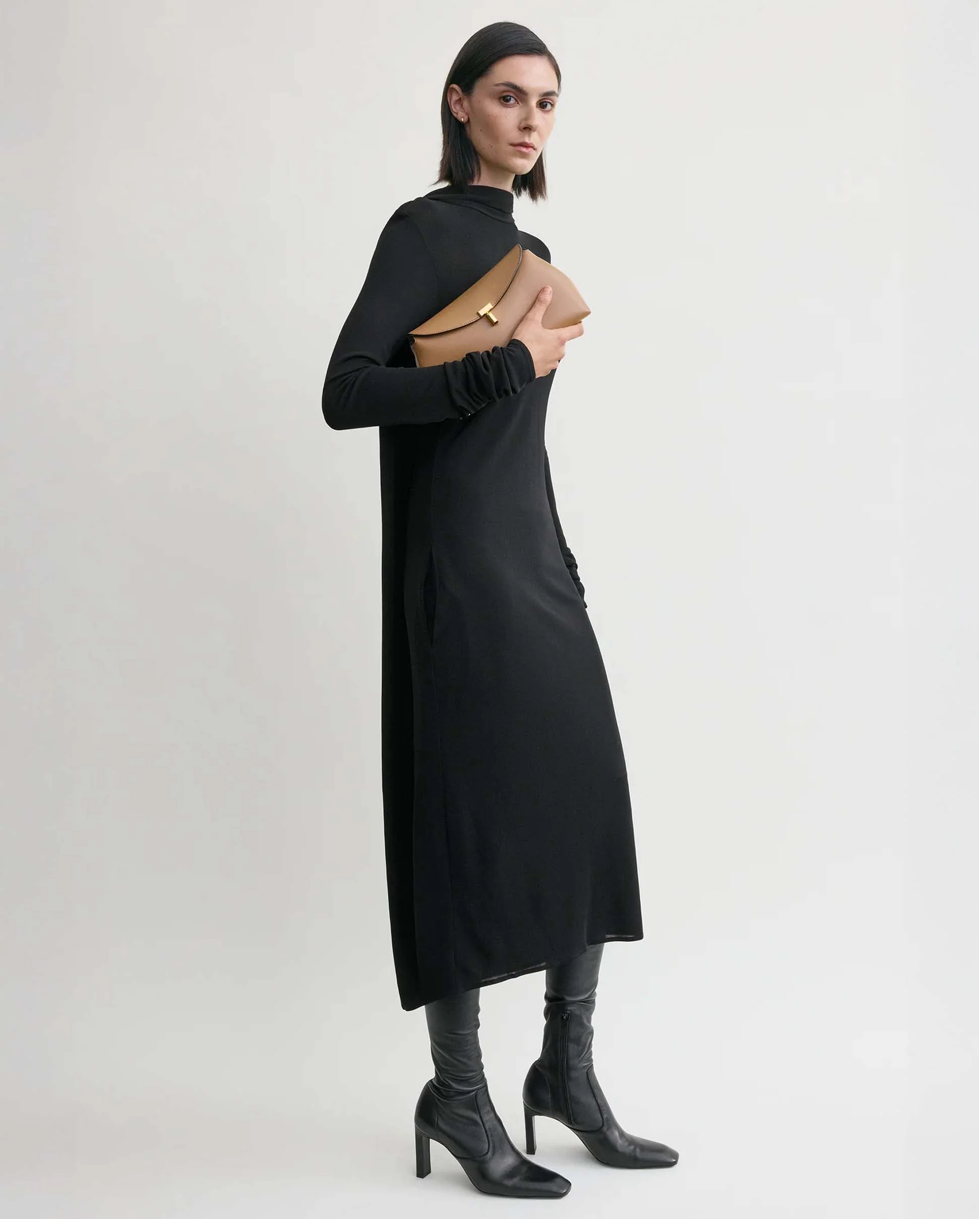 T-LOCK LEATHER CLUTCH / CAMEL - Image 3