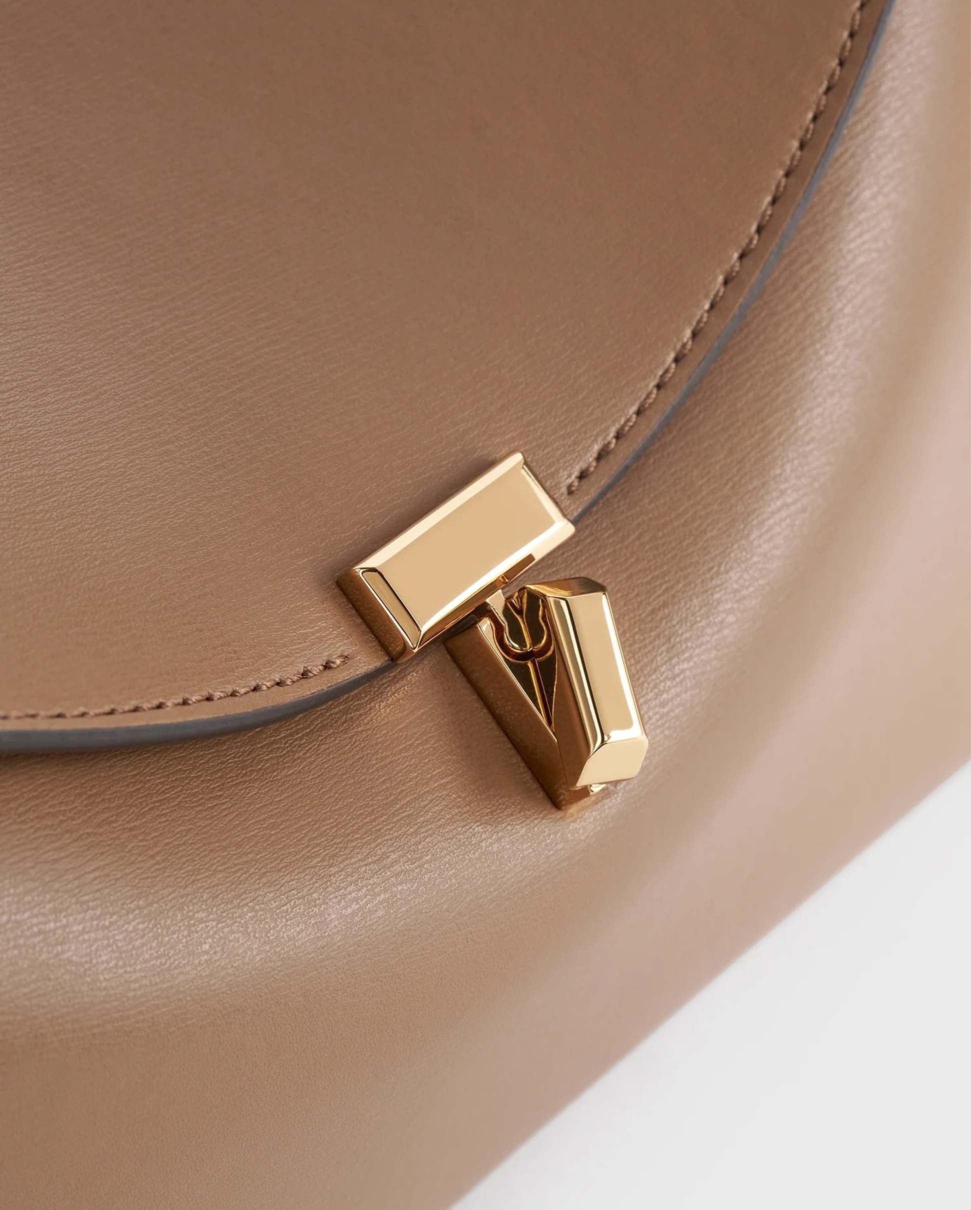 T-LOCK LEATHER CLUTCH / CAMEL - Image 5