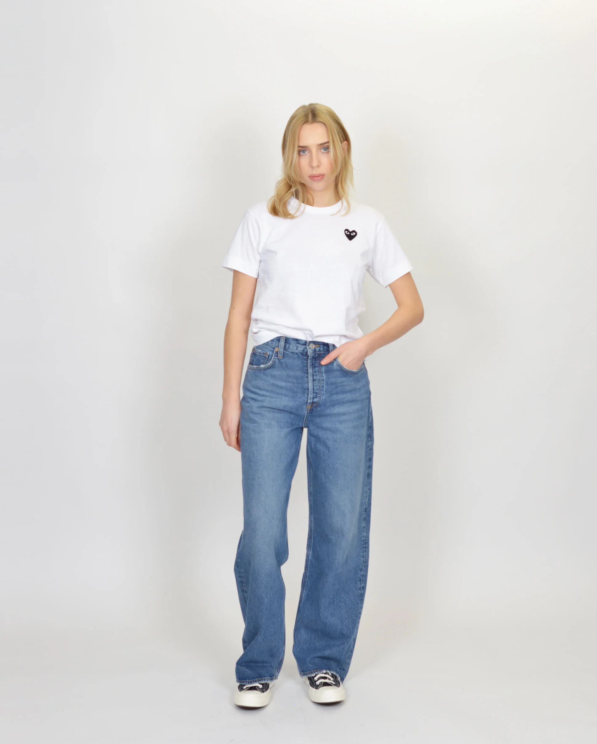 T064 UNISEX BLACK HEART T-SHIRT / WHITE - Image 3