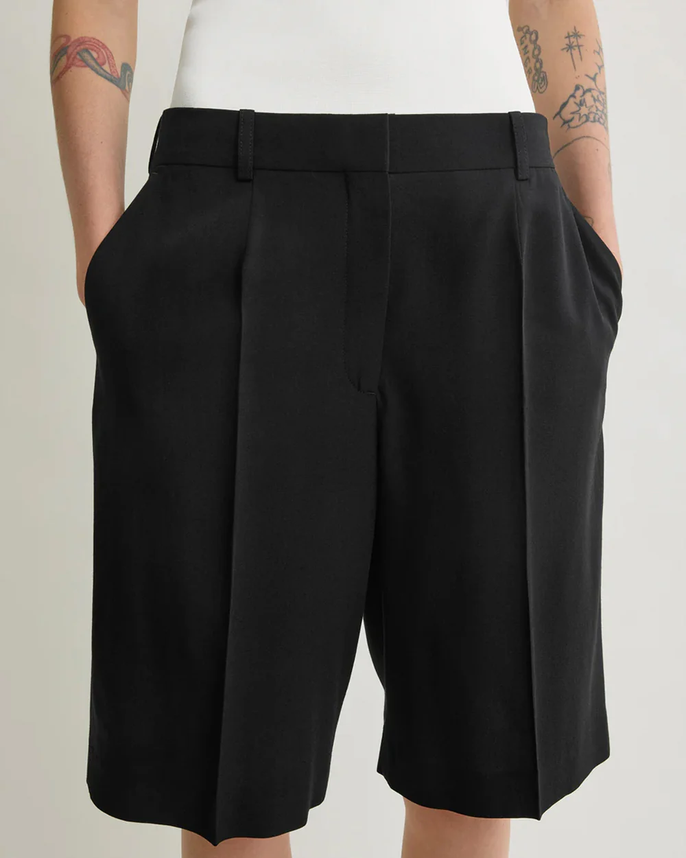 WIDE FLUID SHORTS / BLACK - Image 4